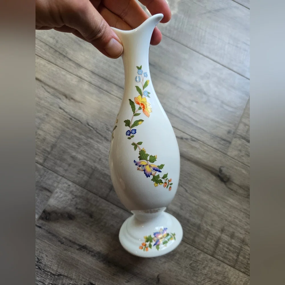 Aynsley Vase Made In England - Picture 6 of 6